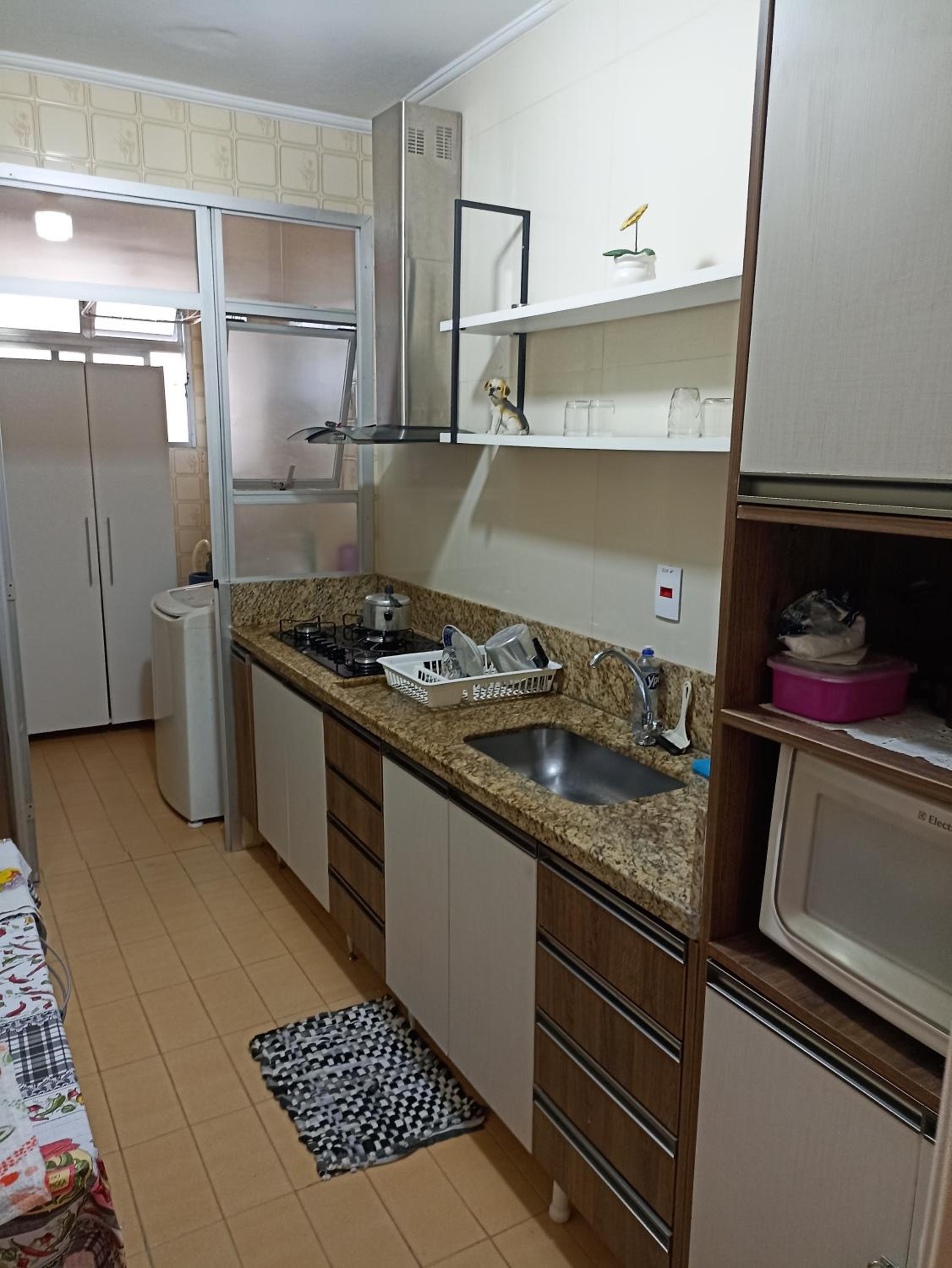 Apartamento ótima localização 50mts Guilhermina