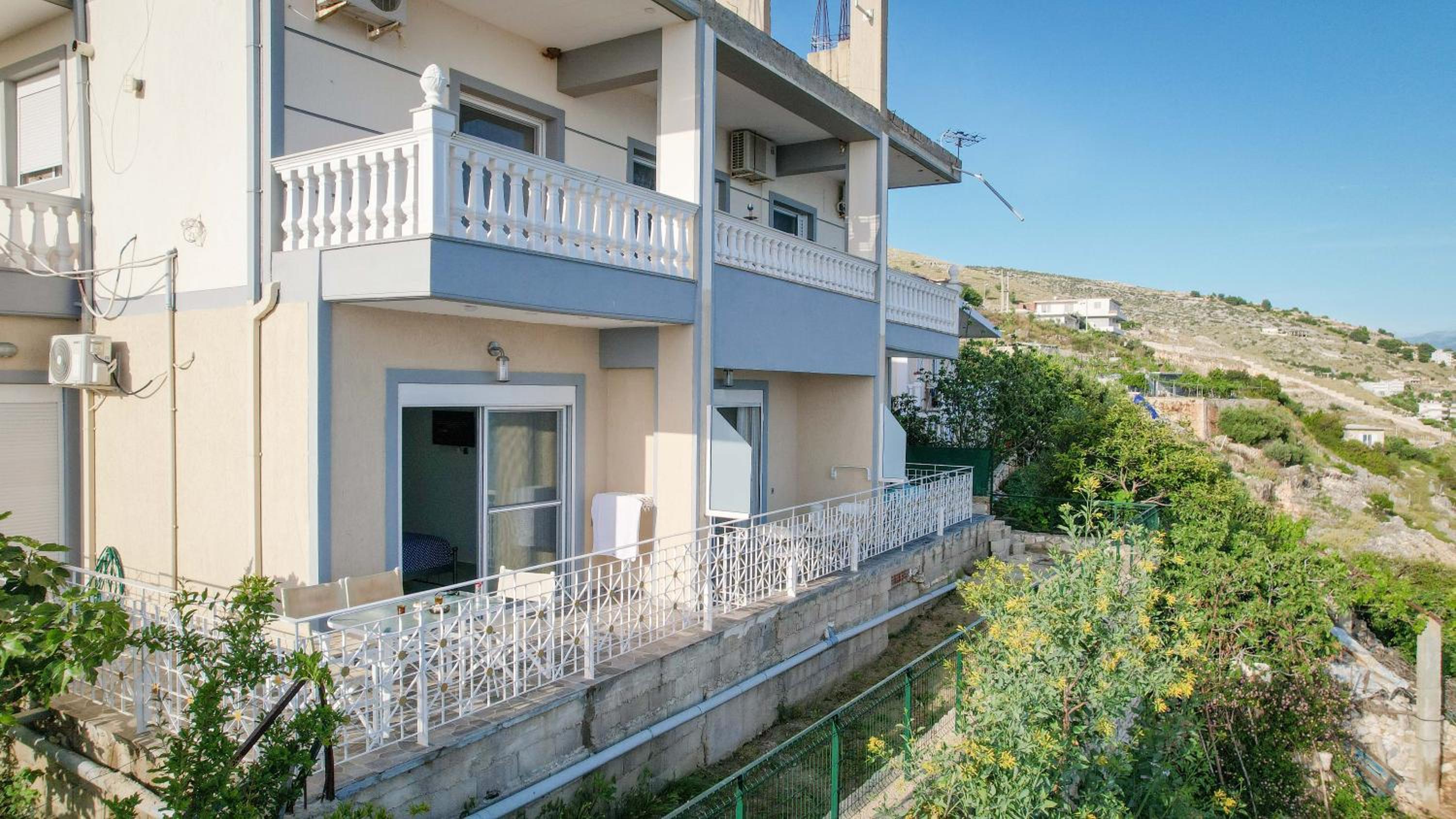 Vila SHAKAJ