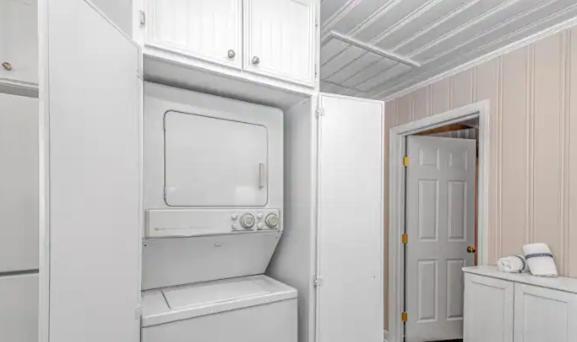 Beautifully Updated Beach House-Bella Sirena! Short walk to the beach! Sleeps 8! view 4