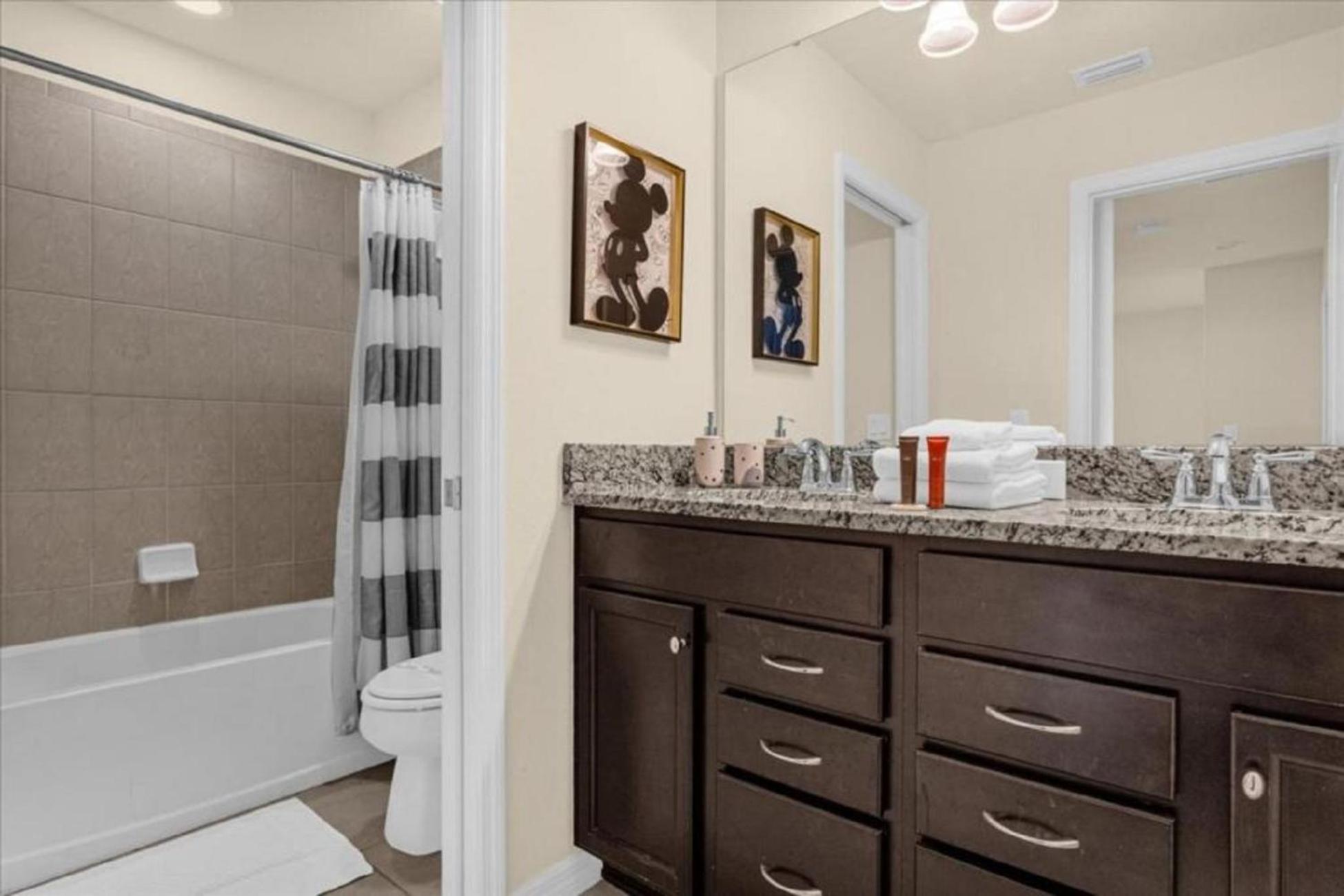 Exceptional 5BR4.5BA Townhome with Private Pool Themed Bedrooms WW8907 view 4