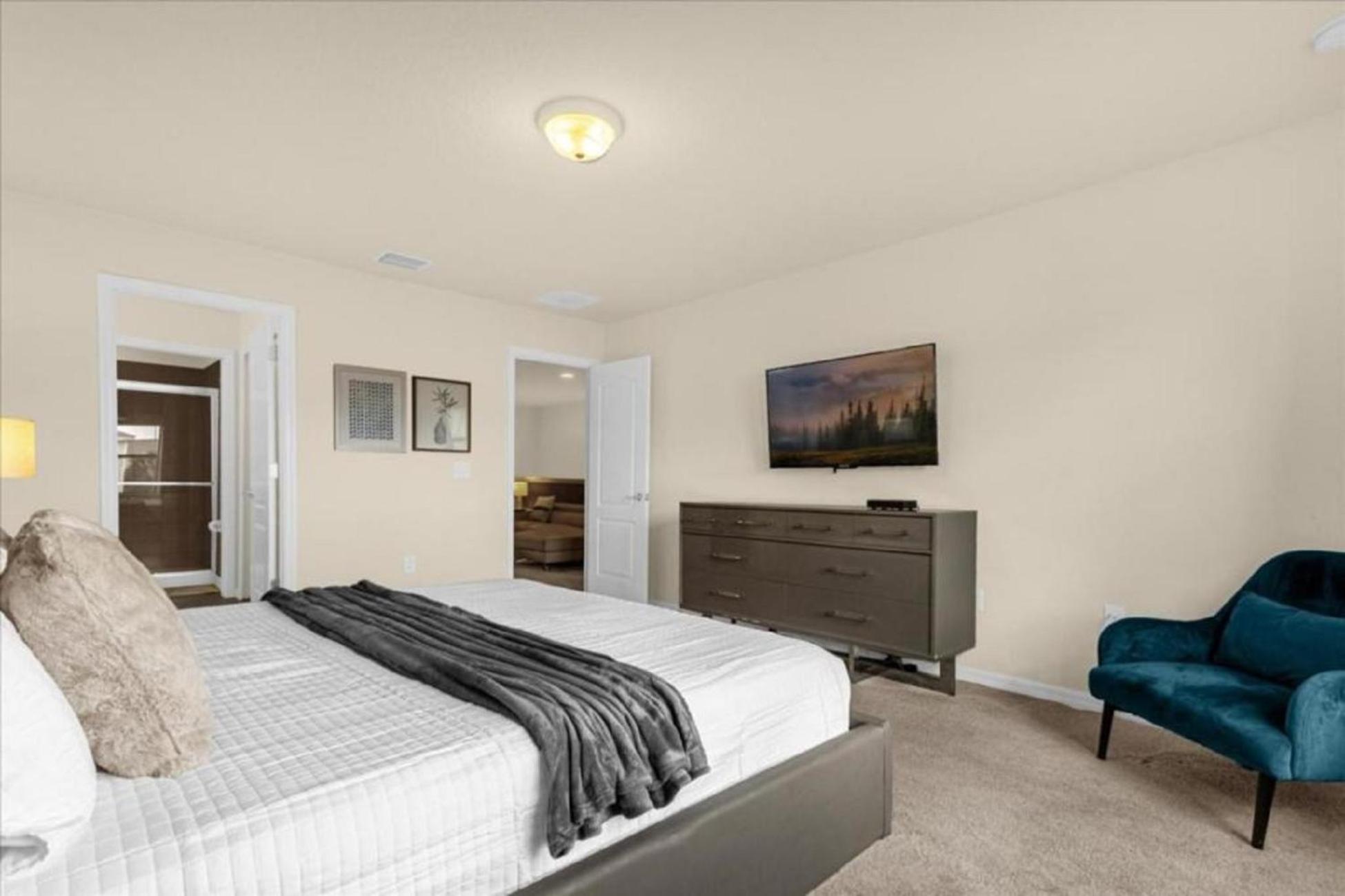 Exceptional 5BR4.5BA Townhome with Private Pool Themed Bedrooms WW8907 view 3
