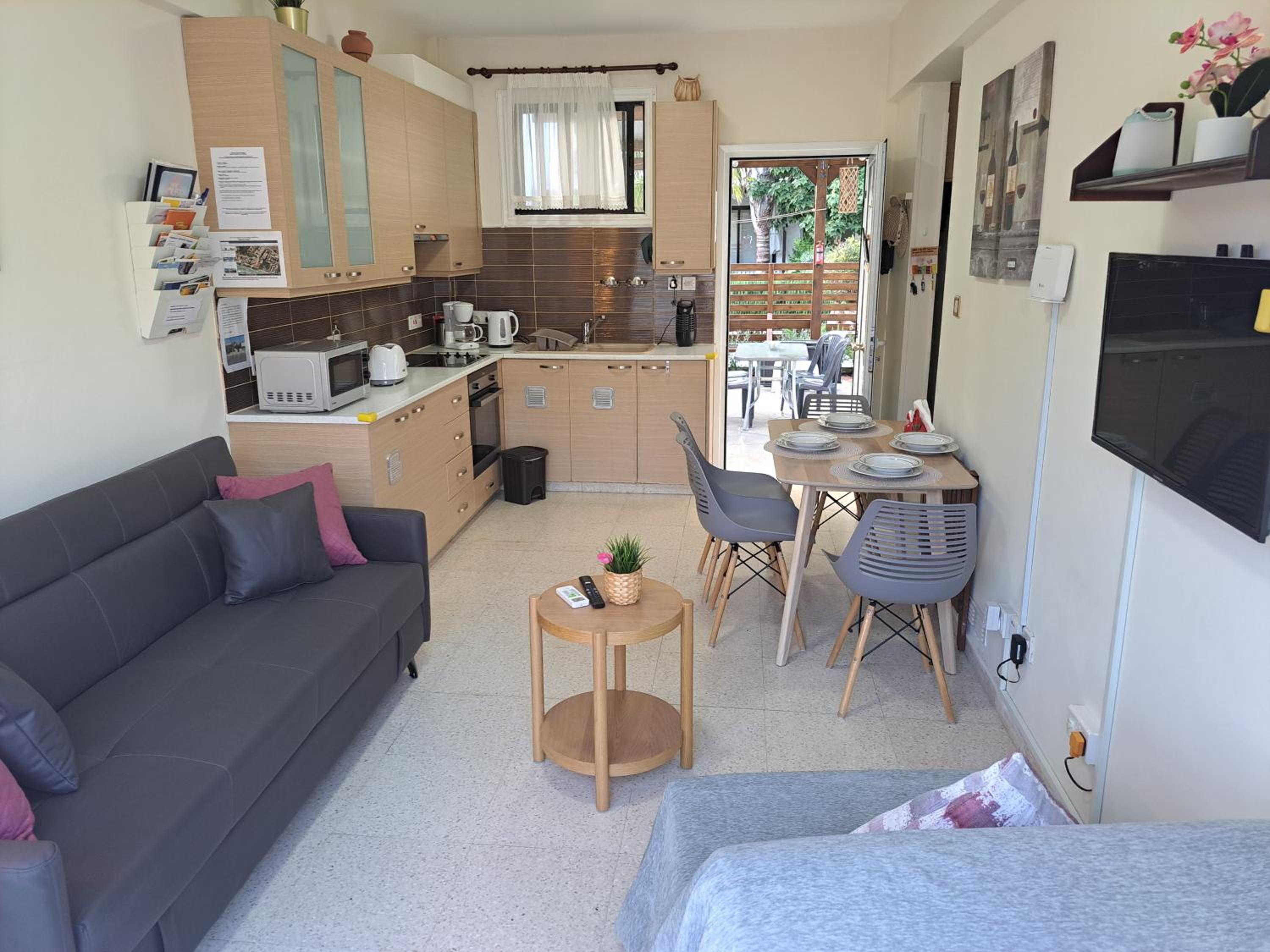 House Near The Beach (Militsa & Aggeliki)