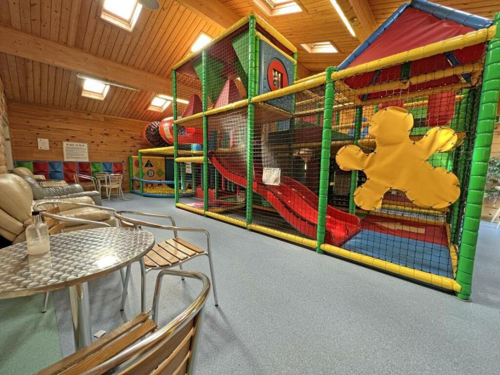 Hotel 2 Bed Bungalow -gower Holiday Village - Dog Friendly