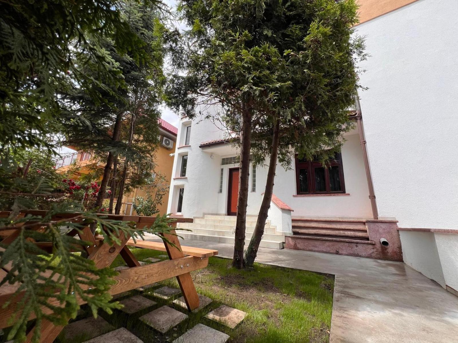 Serenity Apartments and Studios