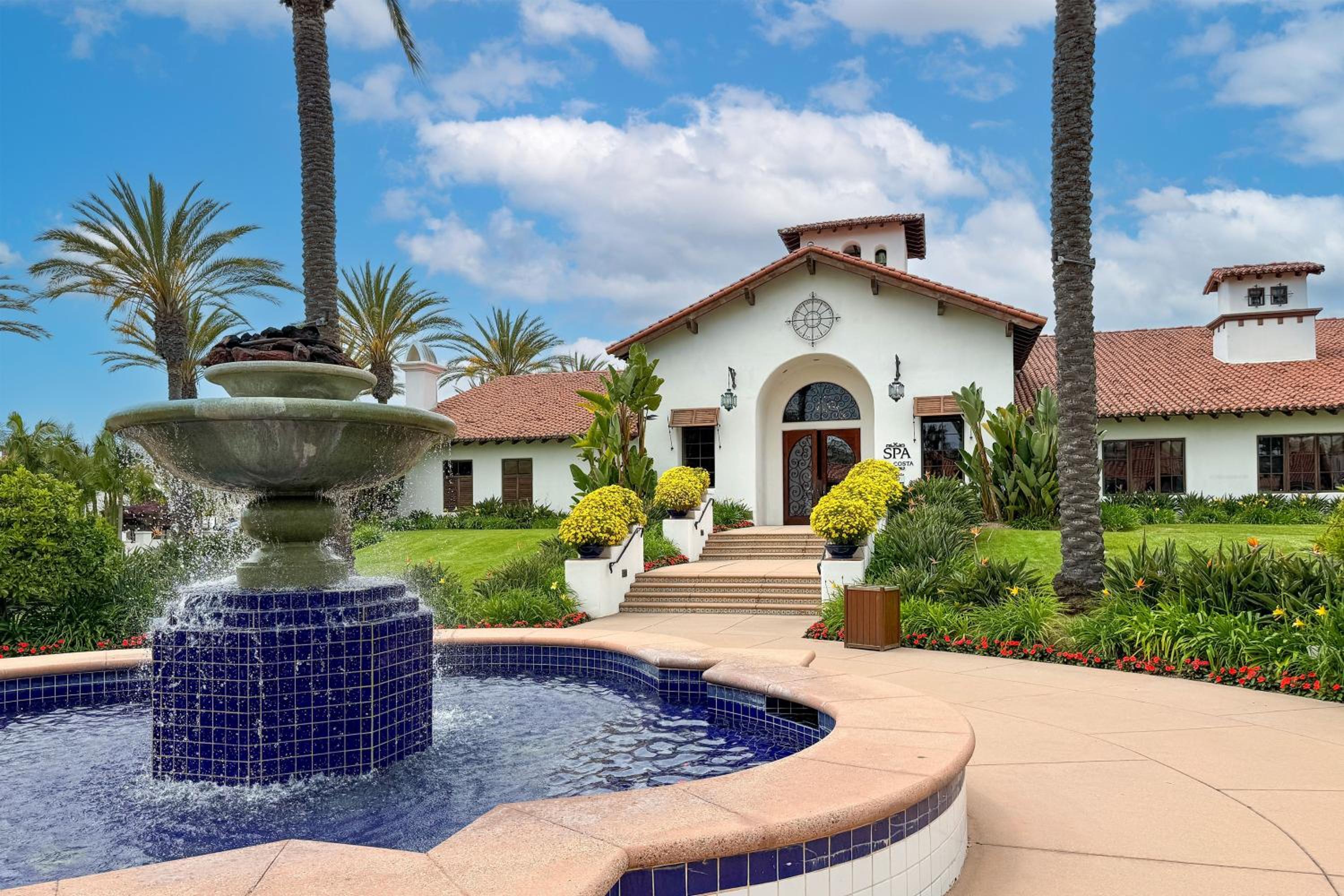 Heated Pool & Hot Tub Access, Walk 2 Omni Resort, Free Parking, Wi-Fi, Washer & Dryer view 4