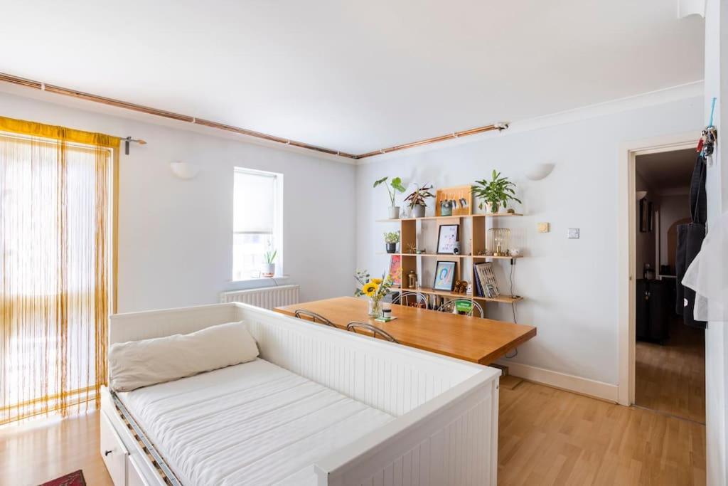 Stylish Room & Private Bathroom in Central London