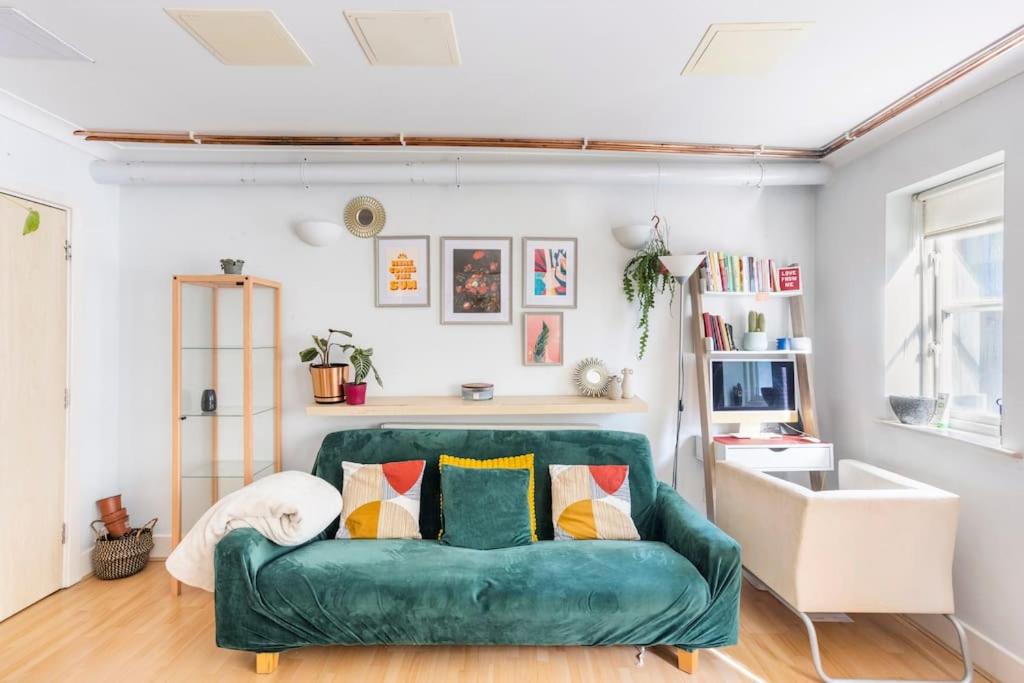Stylish Room & Private Bathroom in Central London