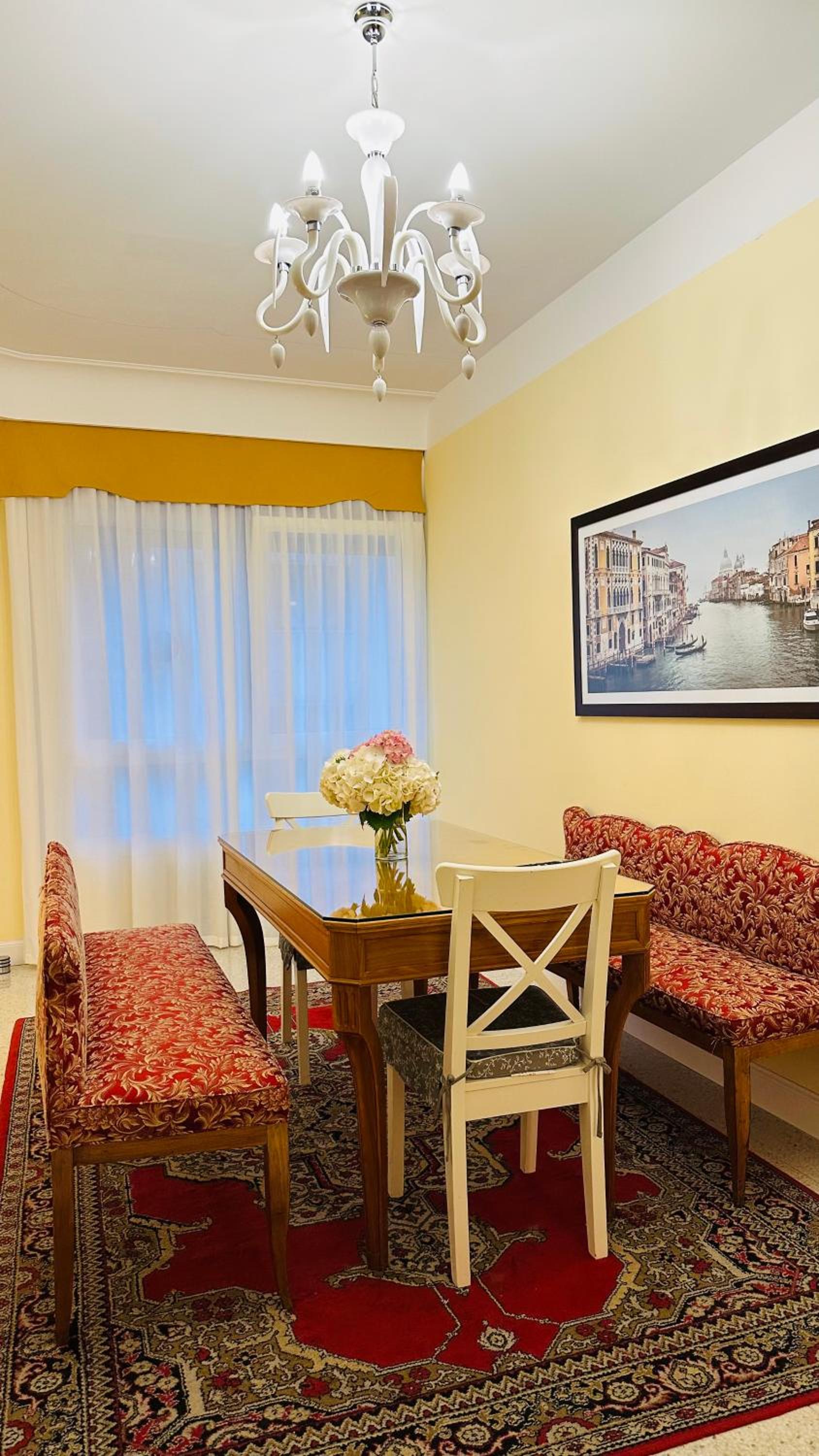 Guest House Train Station Venice - Atika & Atif