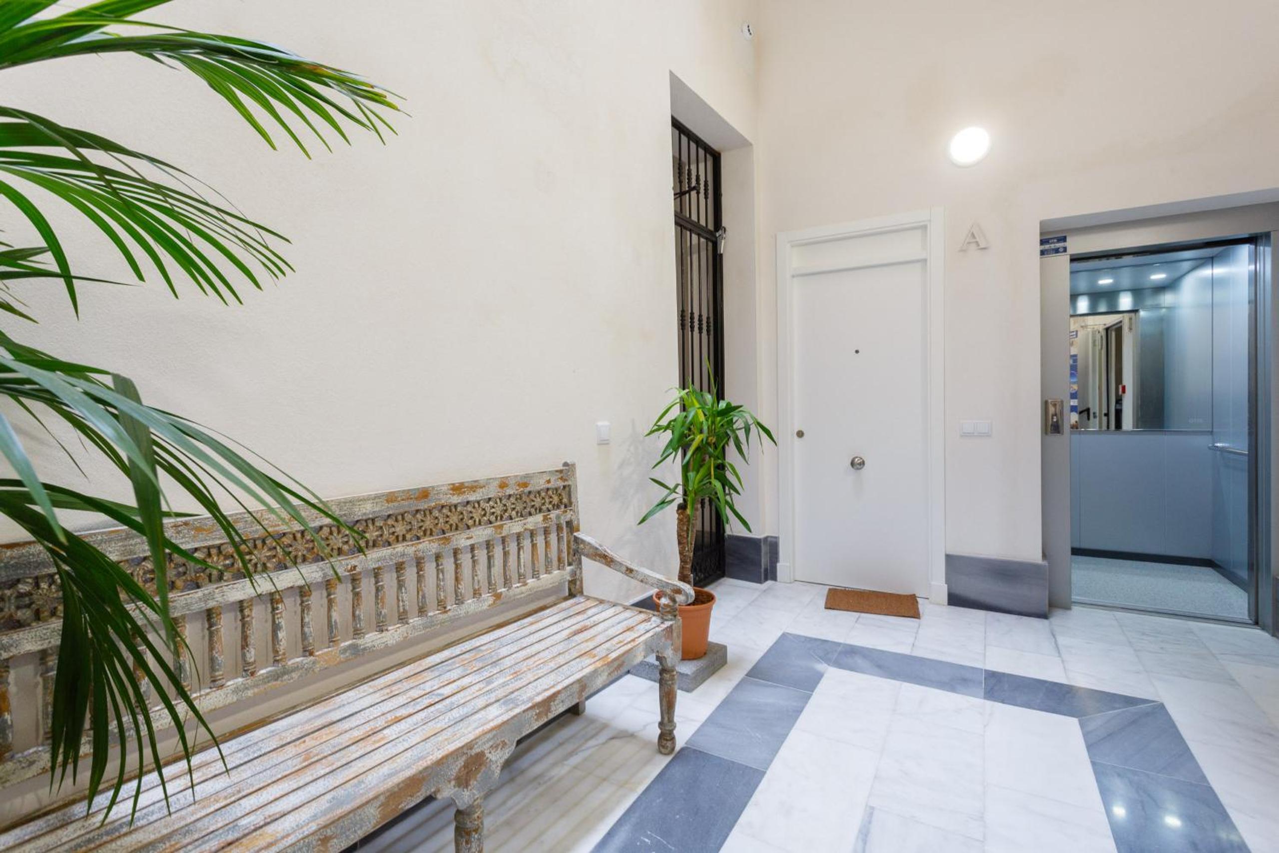 BRUJULA ground floor indoor apartment by Cadiz4Rentals
