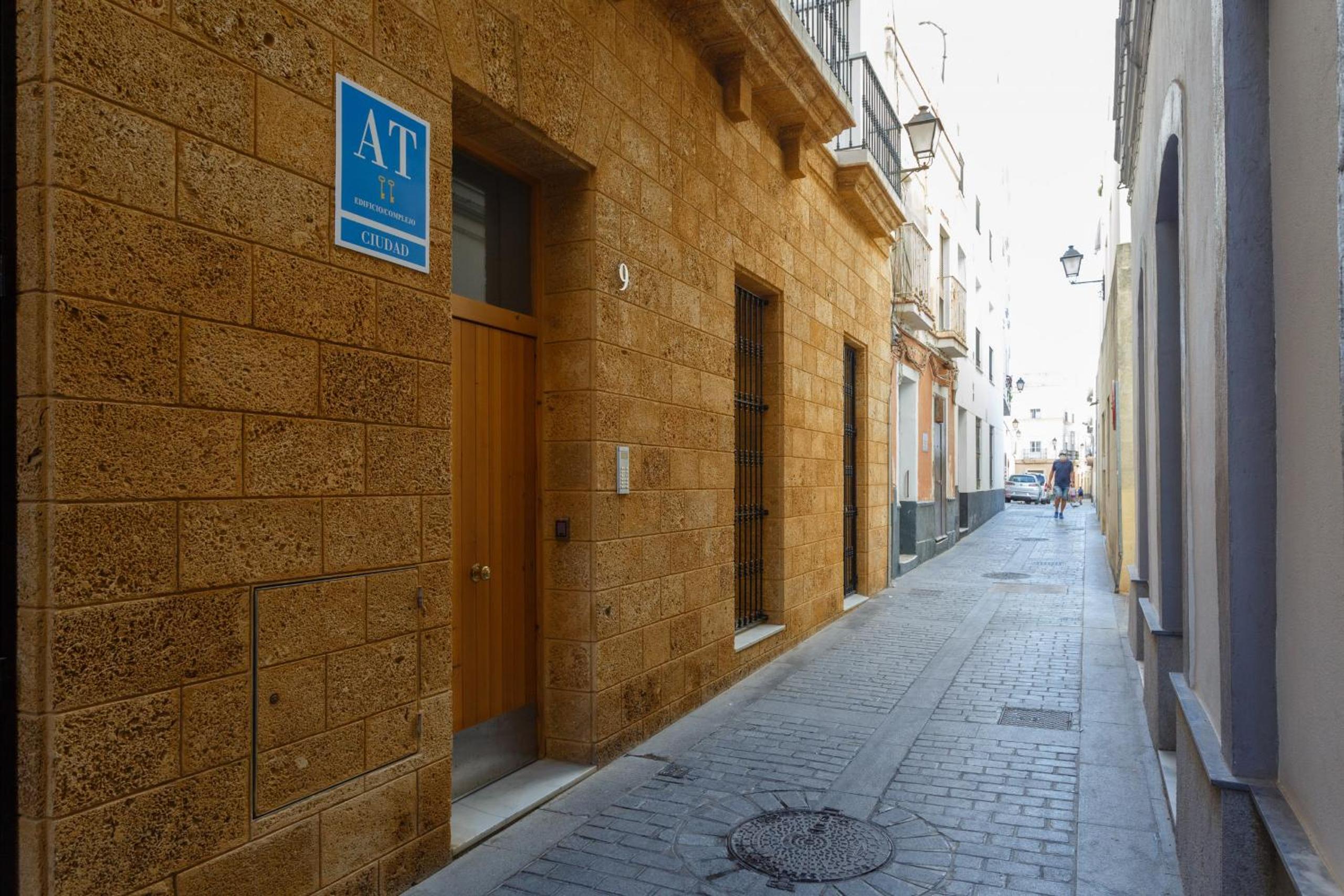 BRUJULA ground floor indoor apartment by Cadiz4Rentals