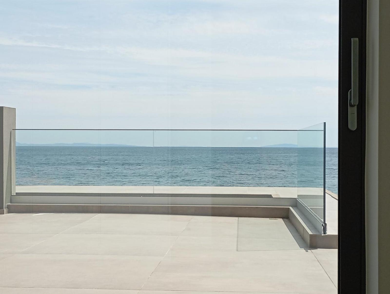 Sun and Sea Apartment - Beachfront, 2 Bedrooms with Sea View & Garden