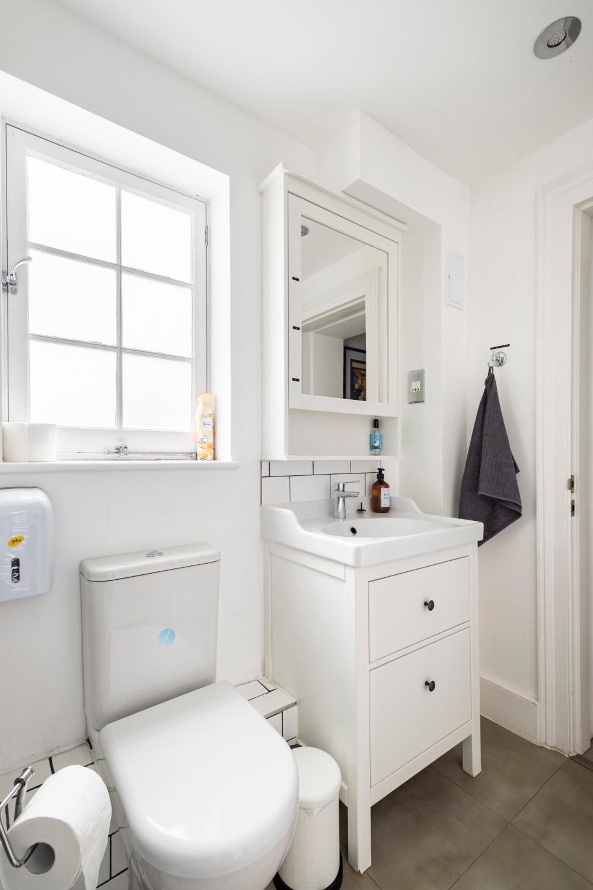 195VBR with private bathrooms, shared kitchen