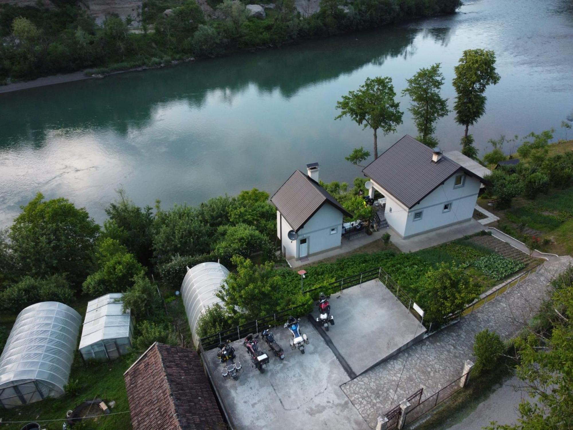 Vikendica pored Drine Foča