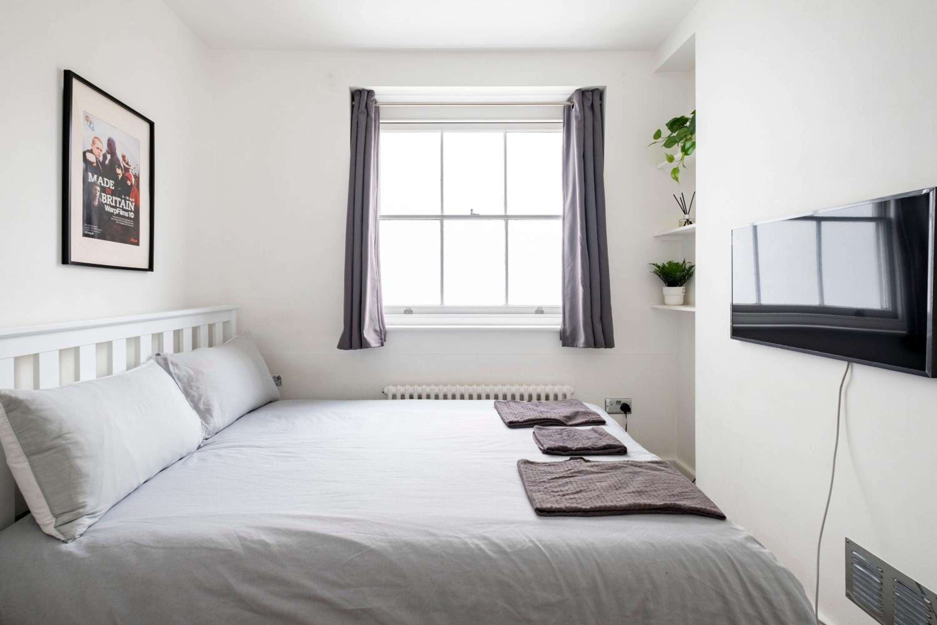195VBR with private bathrooms, shared kitchen