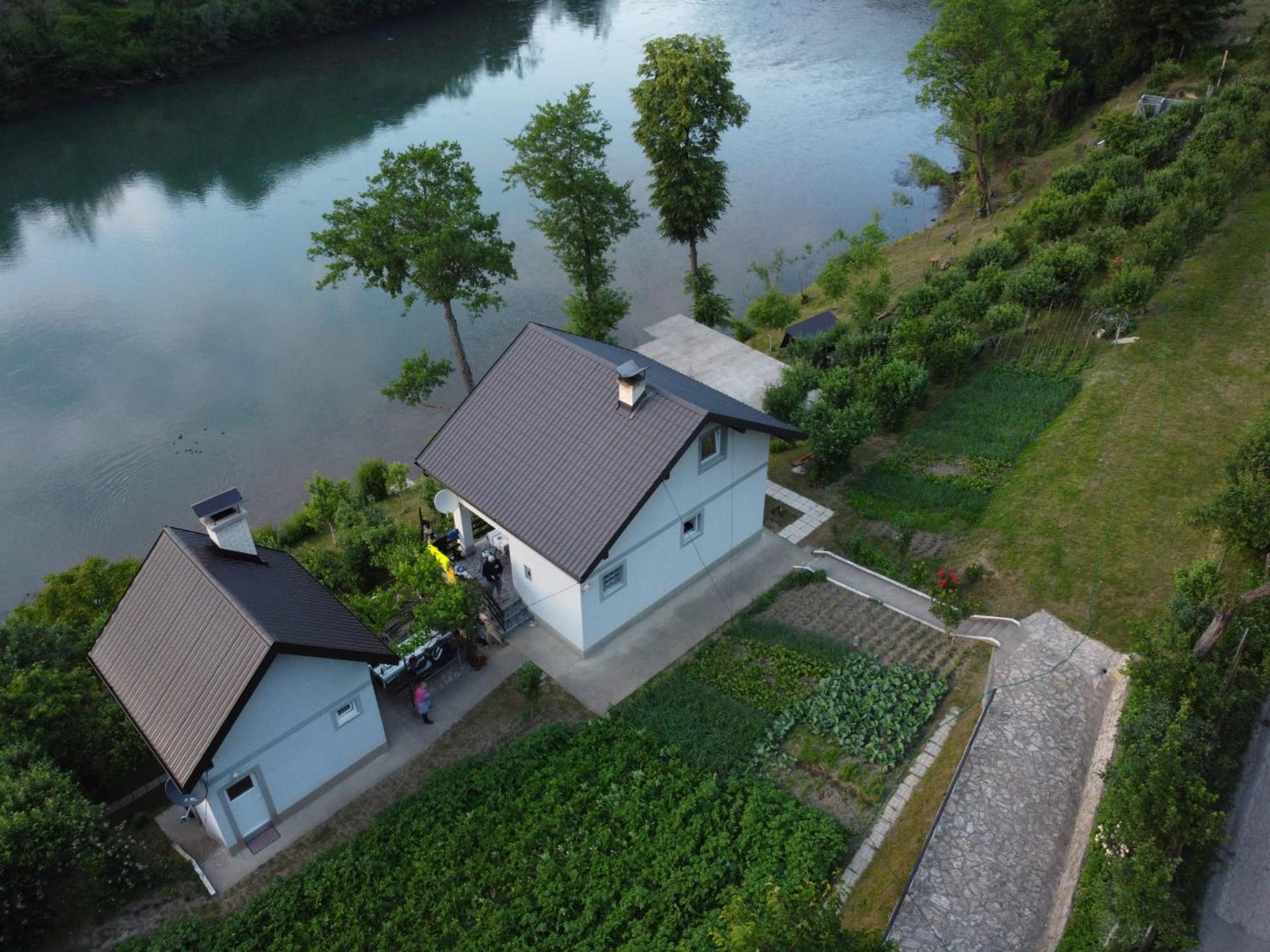 Vikendica pored Drine Foča