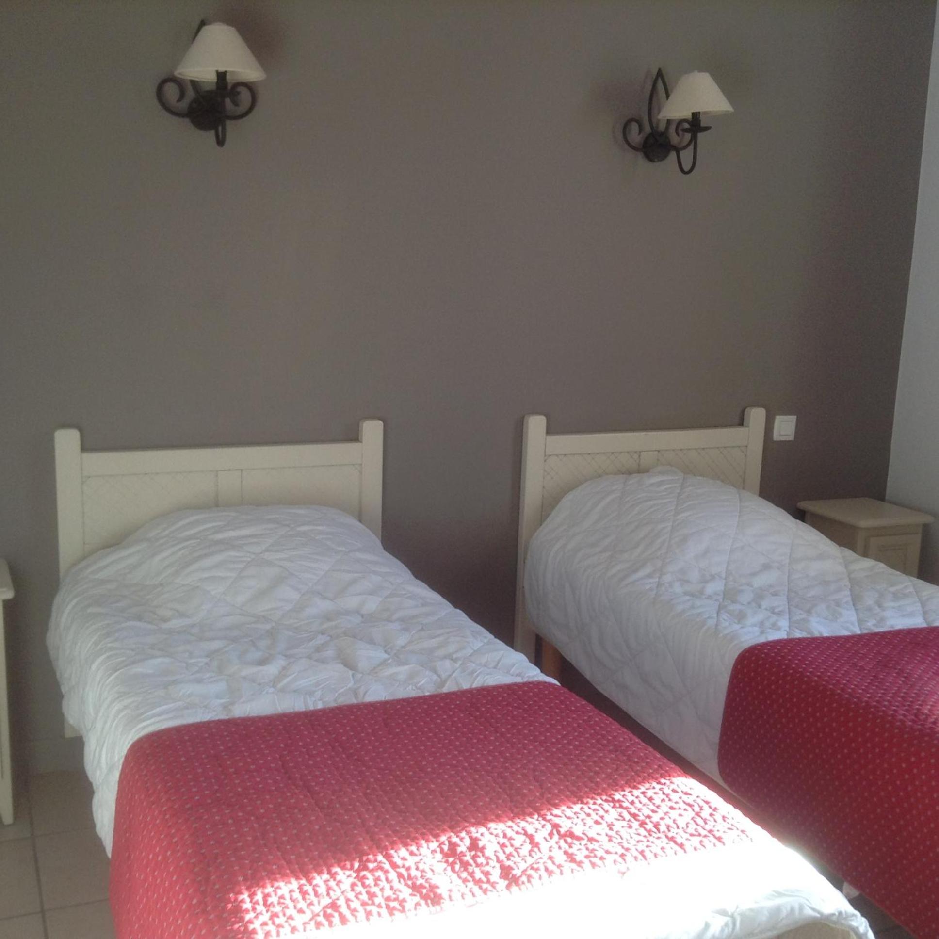 Duplex, piscines, animations près via Ardèche, centre équestre- sans draps ni serviettes