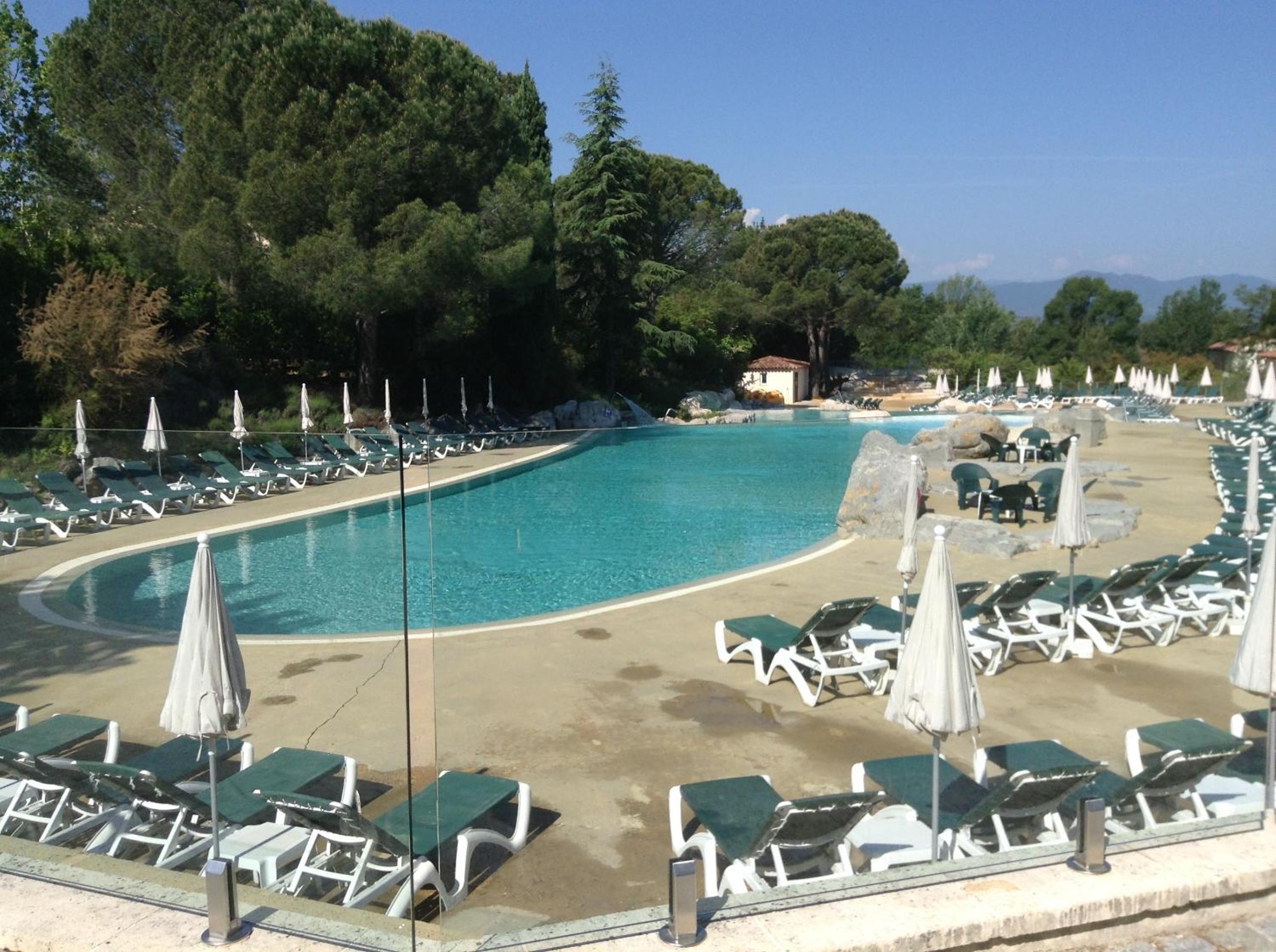 Duplex, piscines, animations près via Ardèche, centre équestre- sans draps ni serviettes