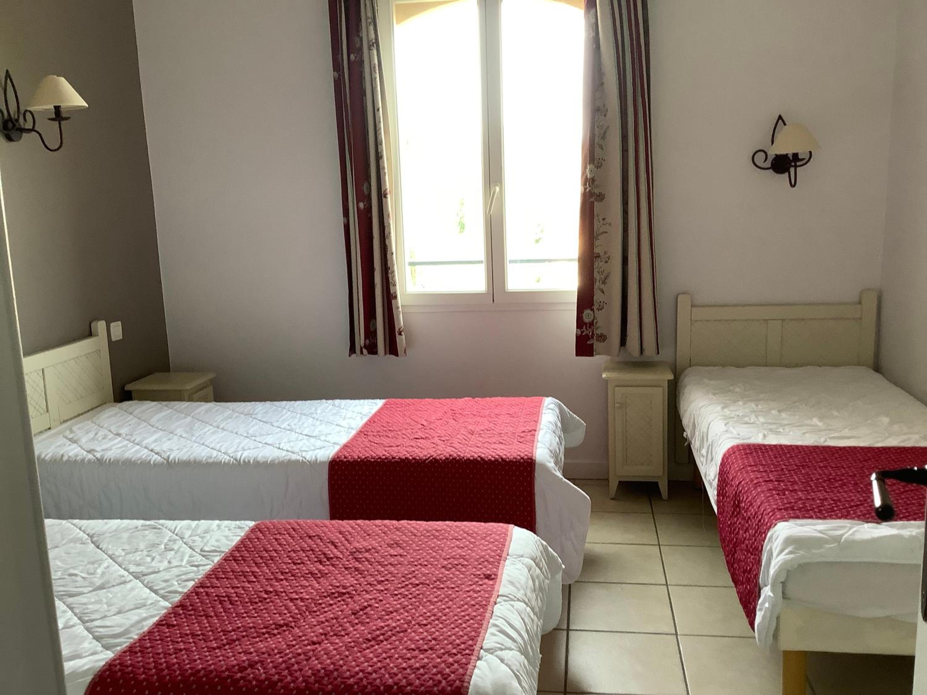 Duplex, piscines, animations près via Ardèche, centre équestre- sans draps ni serviettes