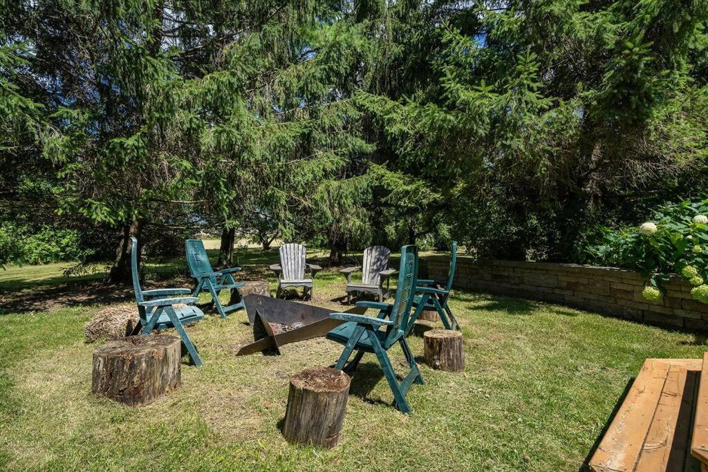 Golden Field Farmhouse - stayinpec on IG