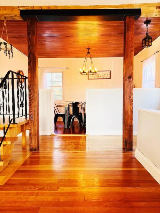 Golden Field Farmhouse - stayinpec on IG