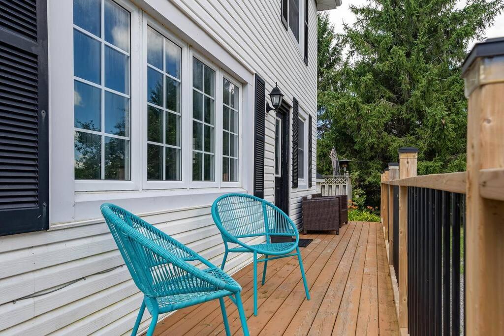 Golden Field Farmhouse - stayinpec on IG