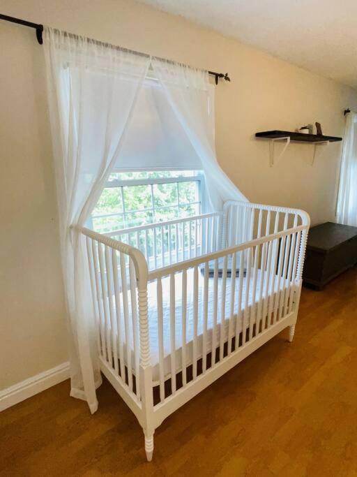 Golden Field Farmhouse - stayinpec on IG