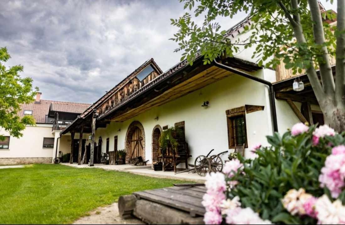 RANČ JUREŠ - Relaxing Countryside Escape