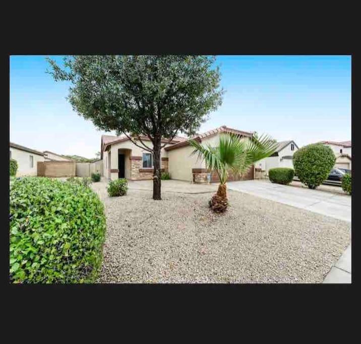 10 Minutes From Downtown Phoenix! view 3