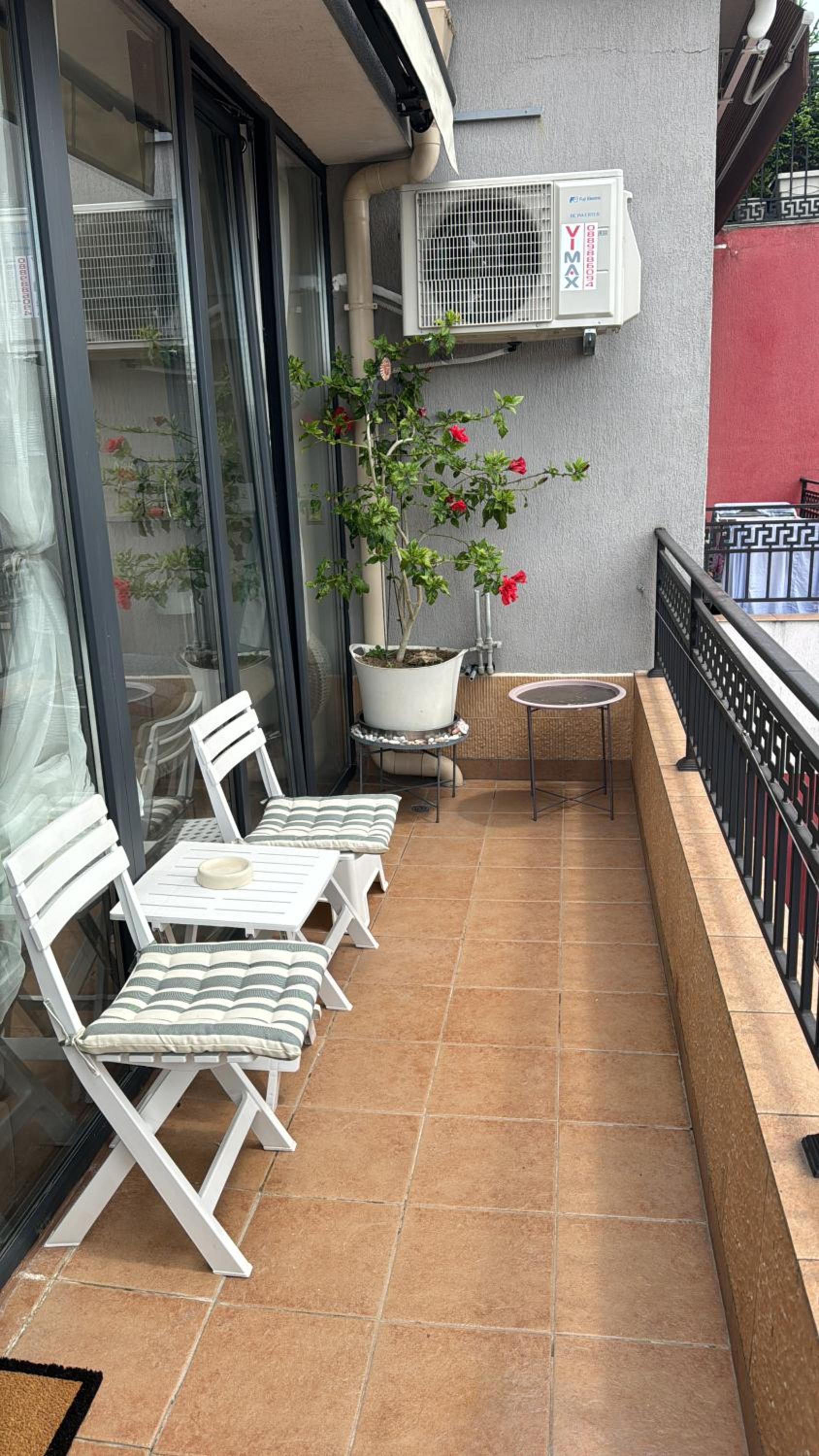 Kazanlak DOWNTOWN Central Apartment Guesthouse with Full Kitchen, Panoramic Views, Self Check-in & Free Parking, Best Value!