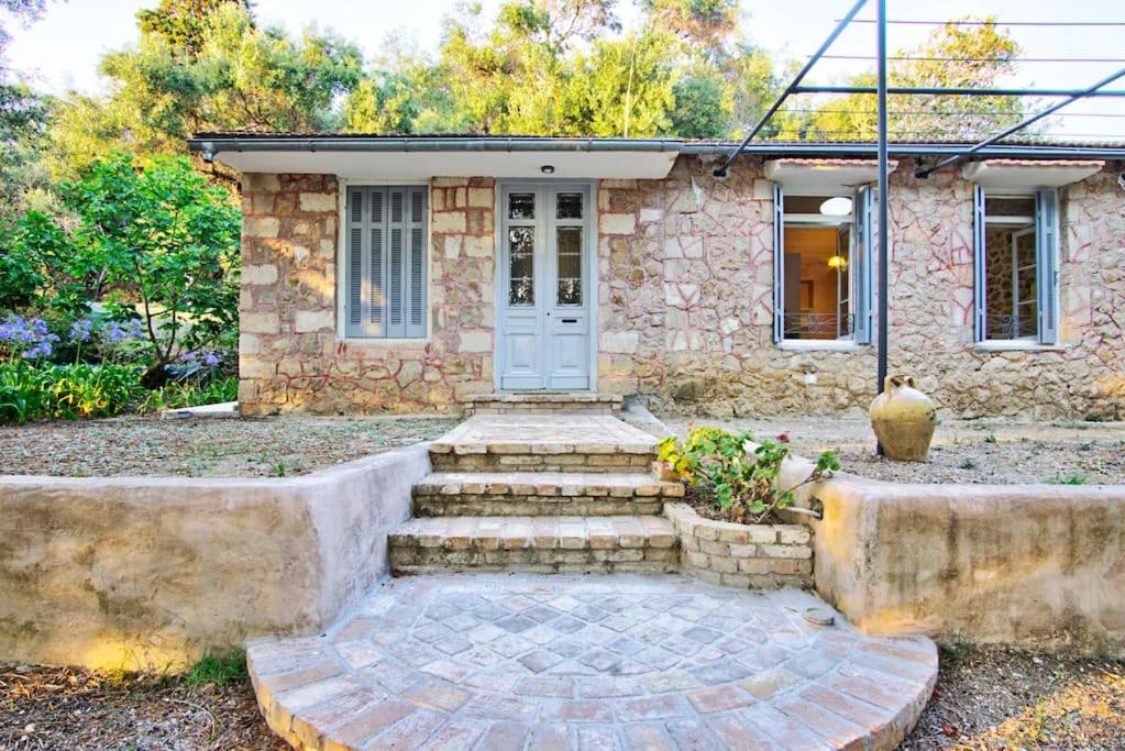 Black Olive Cottage Paramonas
