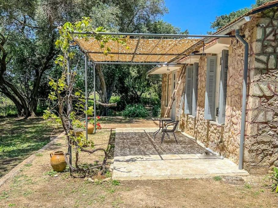 Black Olive Cottage Paramonas