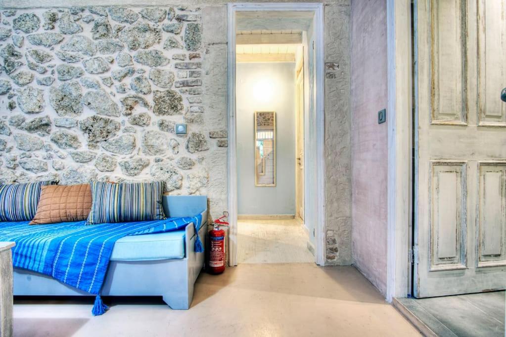Black Olive Cottage Paramonas
