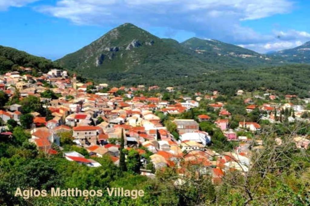 Black Olive Cottage Paramonas