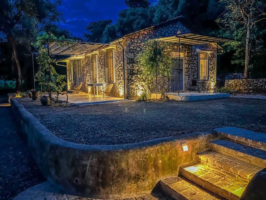 Black Olive Cottage Paramonas