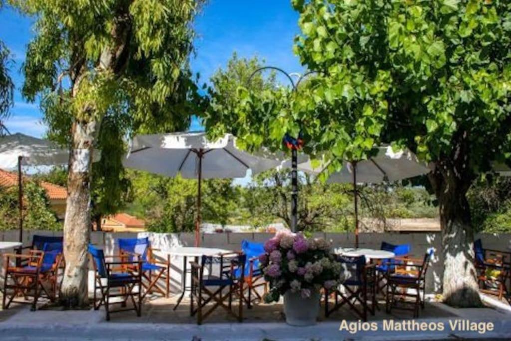Black Olive Cottage Paramonas