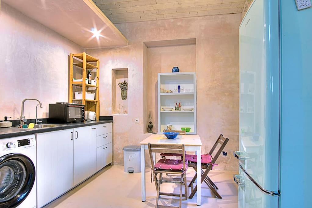 Black Olive Cottage Paramonas