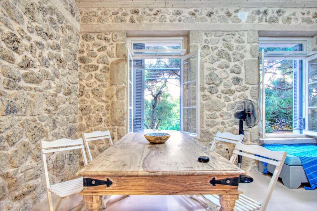Black Olive Cottage Paramonas