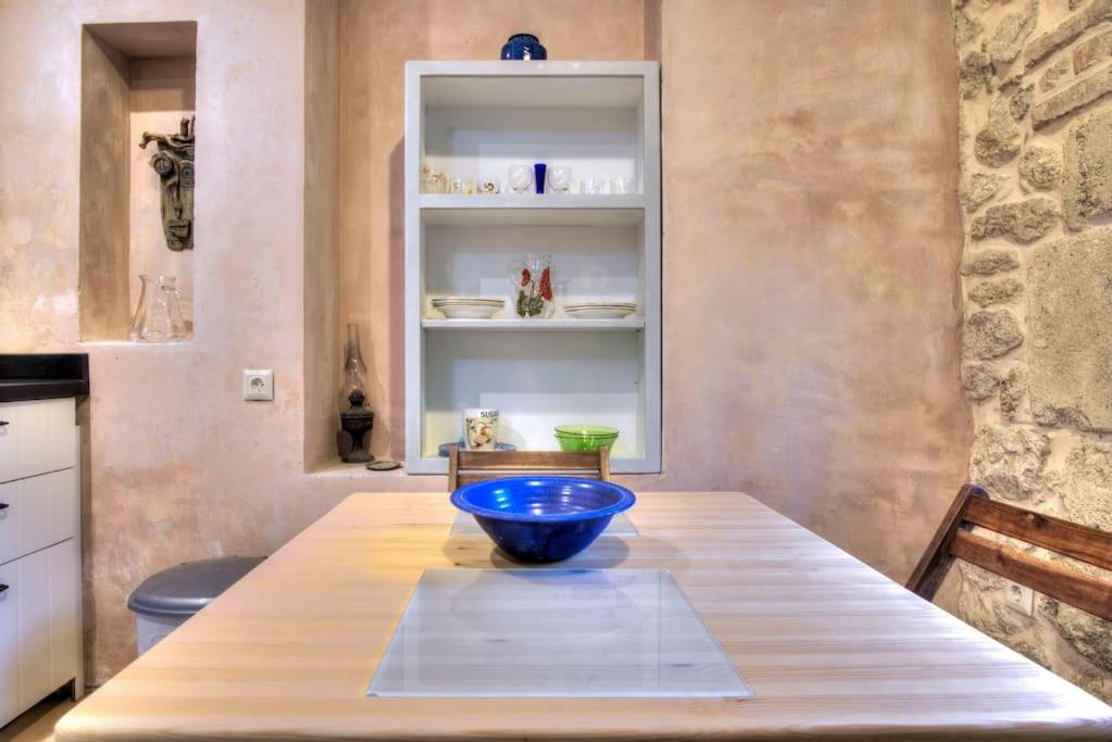 Black Olive Cottage Paramonas