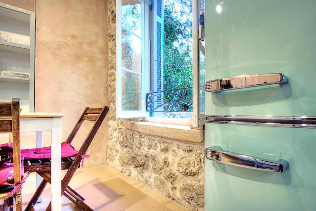 Black Olive Cottage Paramonas