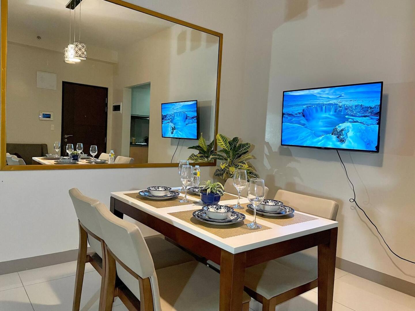Luxury Bgc Condo At Uptown Area #oursw21e view 5