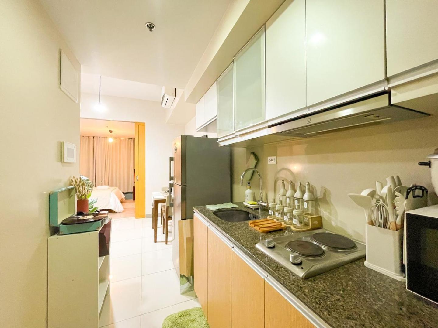 BGC Stay: Prime Condo AcrossGrand Hyatt #oursw32p view 2