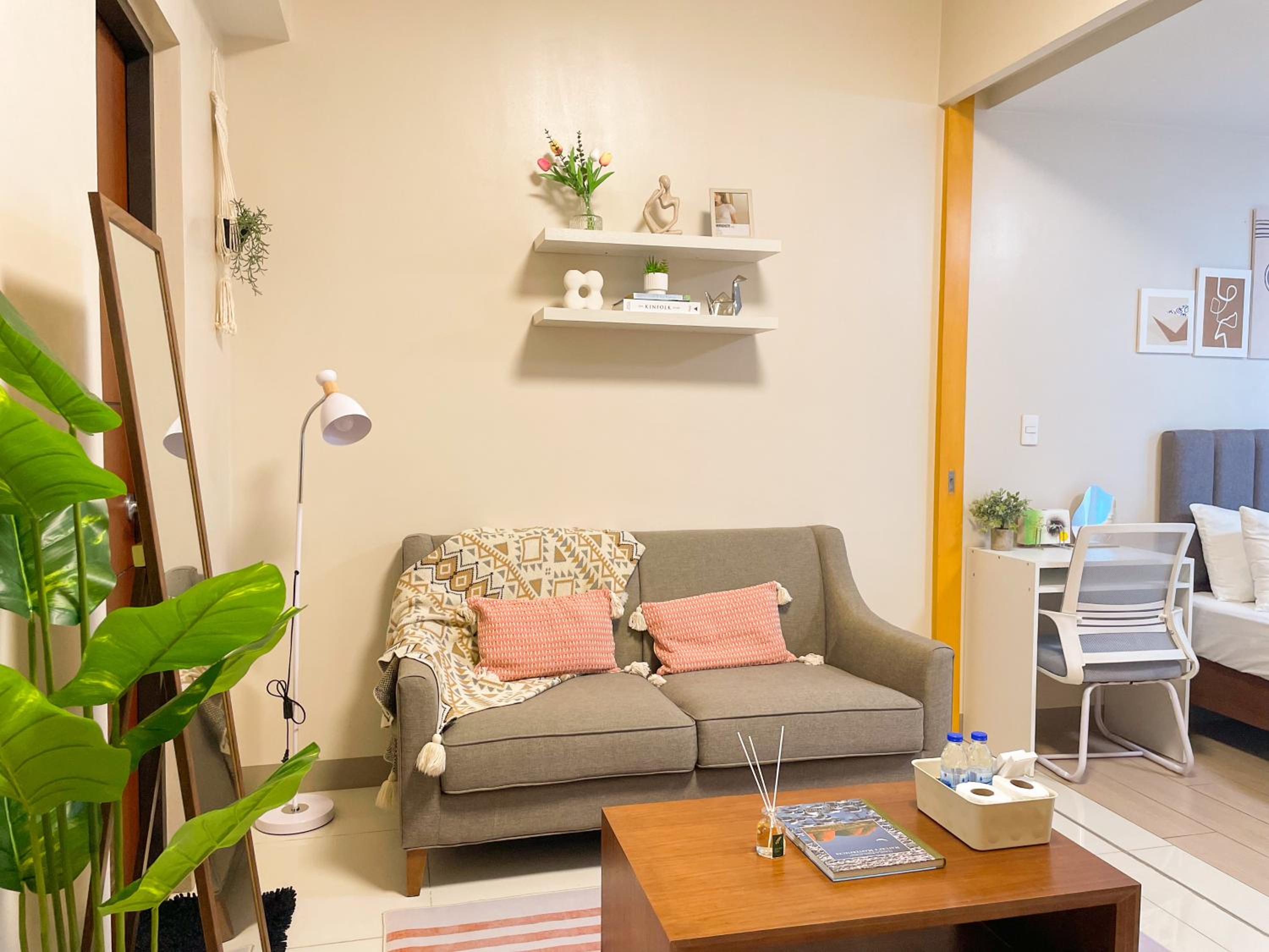 Luxury BGC Condo, Steps to Uptown Mall #oursw31i