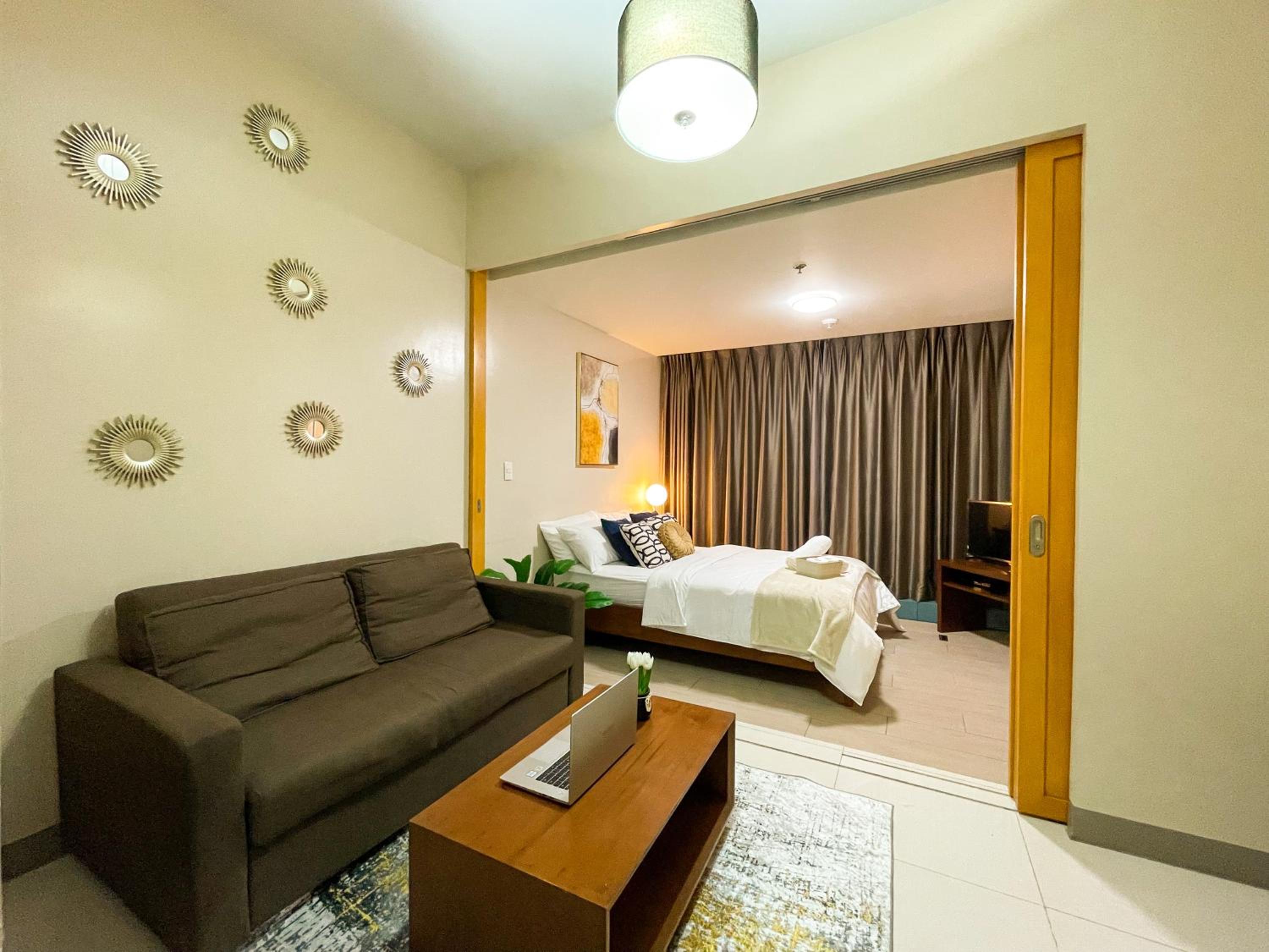 Bgc Condo At Uptown Mall, Grand Hyatt #oursw34b2 view 2