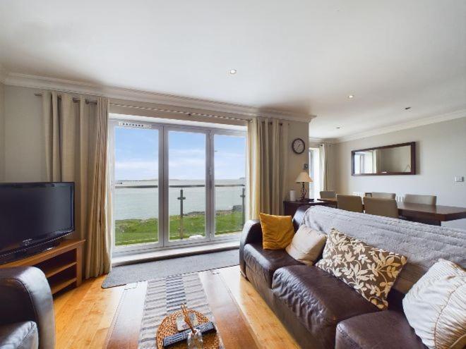 Cosy 3 bedroom apartment in central Portrush with sea views view 3
