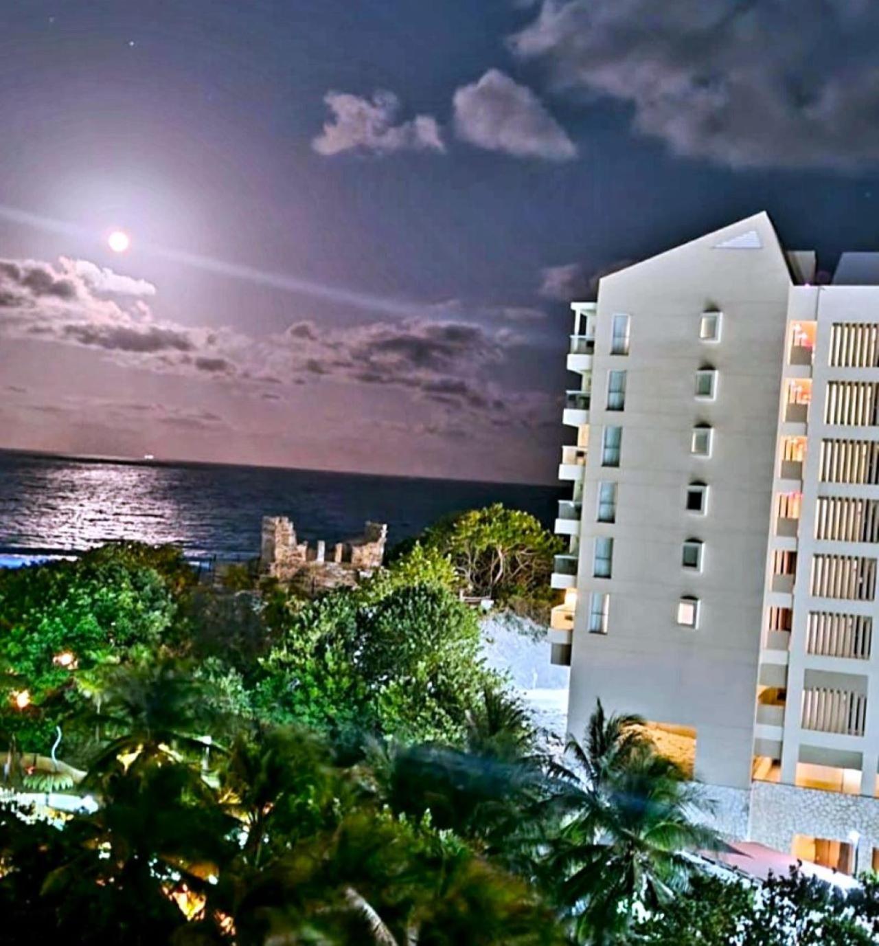 Zona Hotelera, acceso a la playa