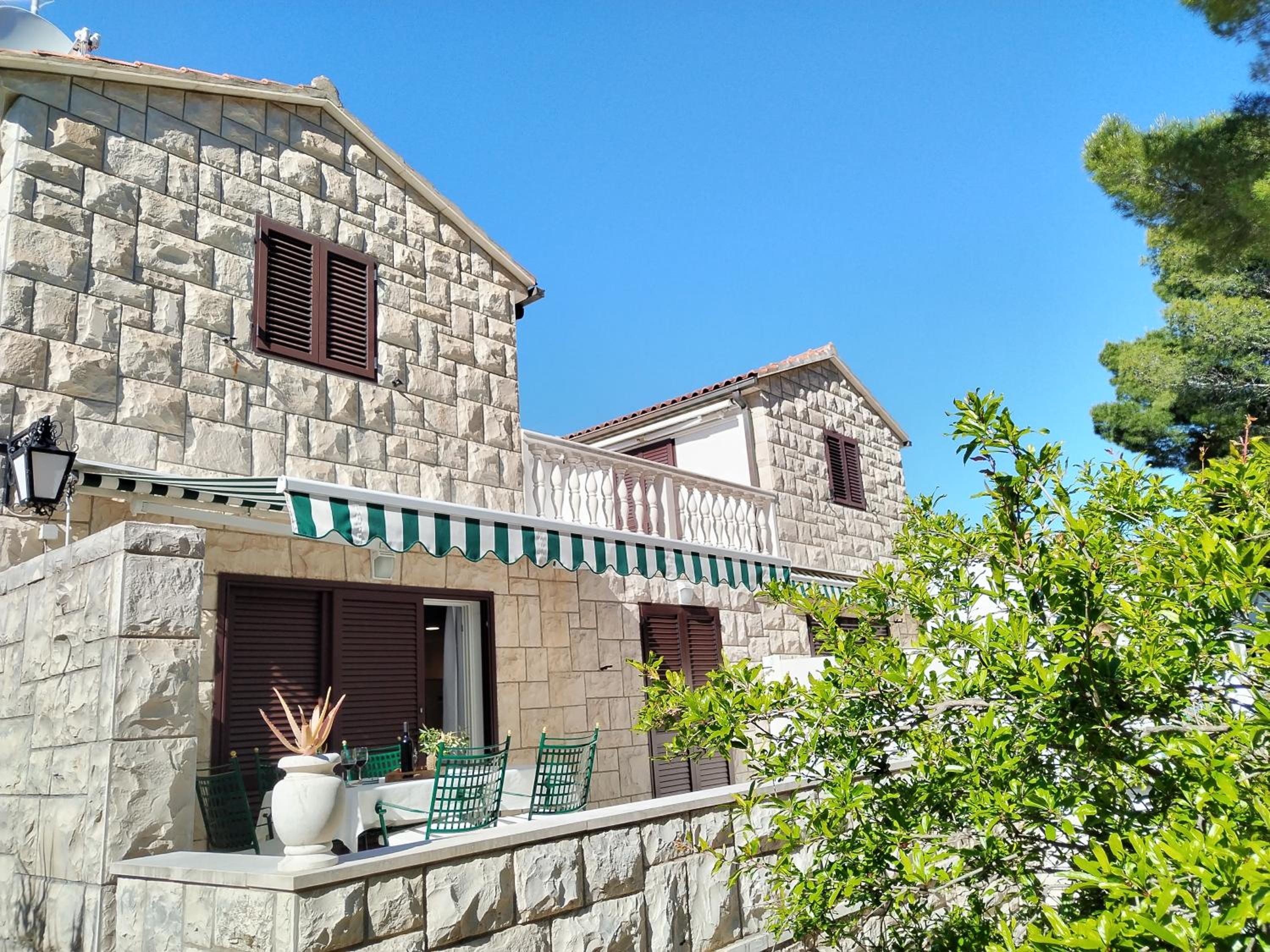 Beachfront apartment Suncana