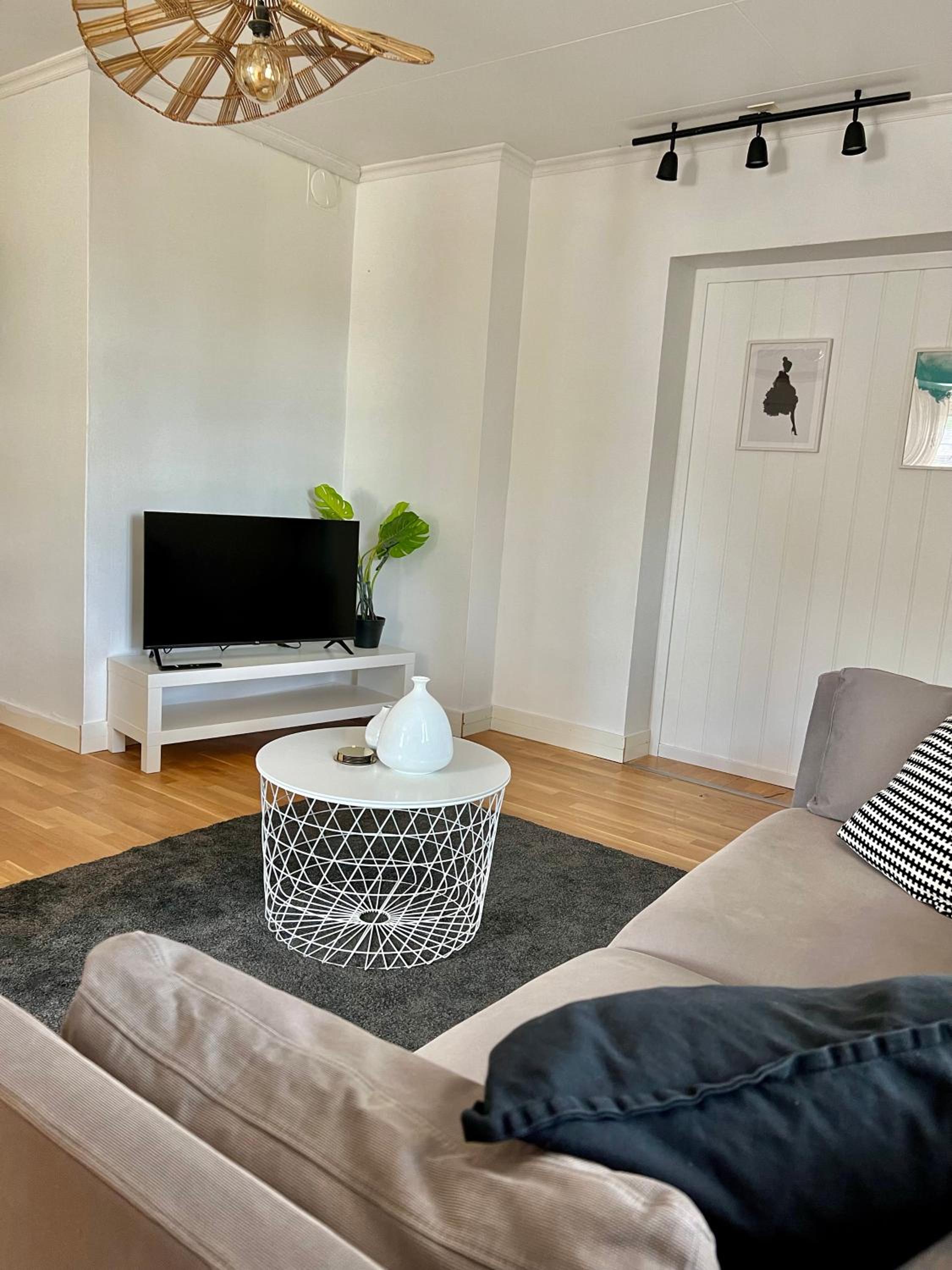 Cozy apartment in Jädraås nestled near the lake just 10 minutes from Kungsberget view 5