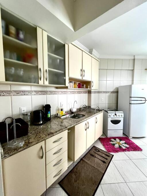 Residencial Caravelas - Apto Completo 150m da Praia