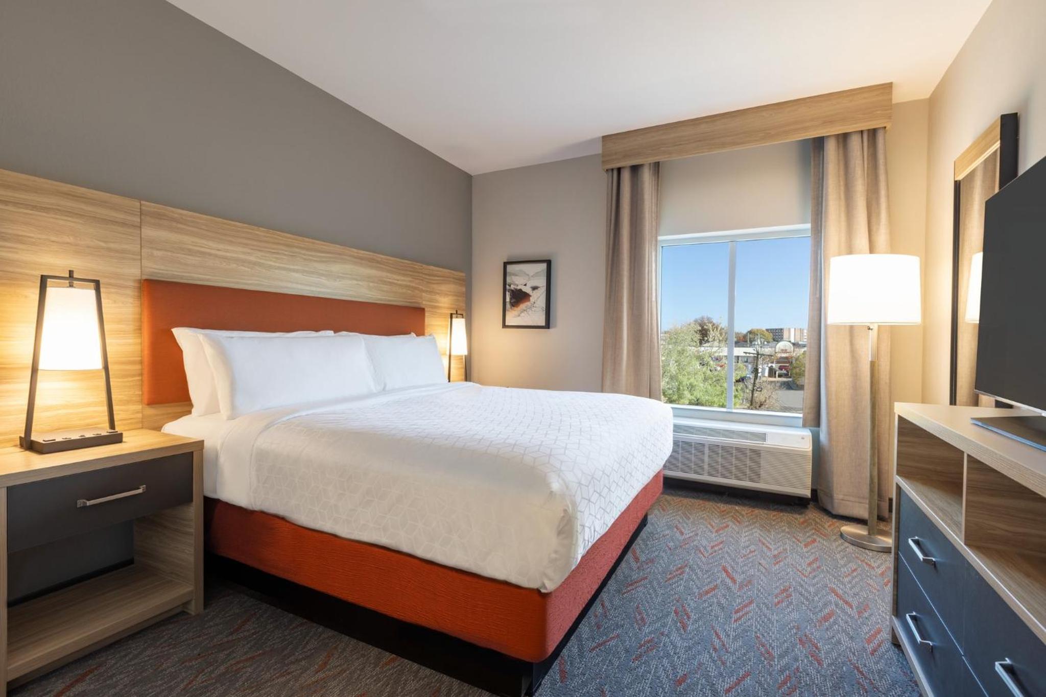 Trois-rivieres Vacations - Candlewood Suites Trois-Rivieres Ouest, an IHG Hotel - Property Image 1