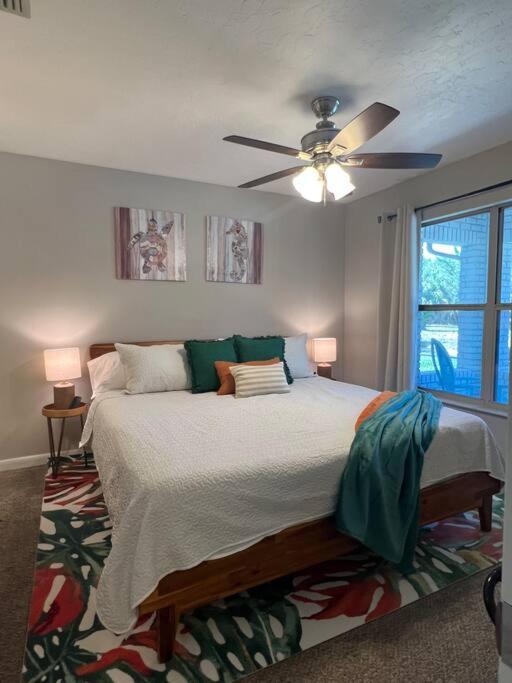 Family & Pet Friendly Bradenton House - Heated Pool -Hot Tub -EV Chrger-Near Beaches